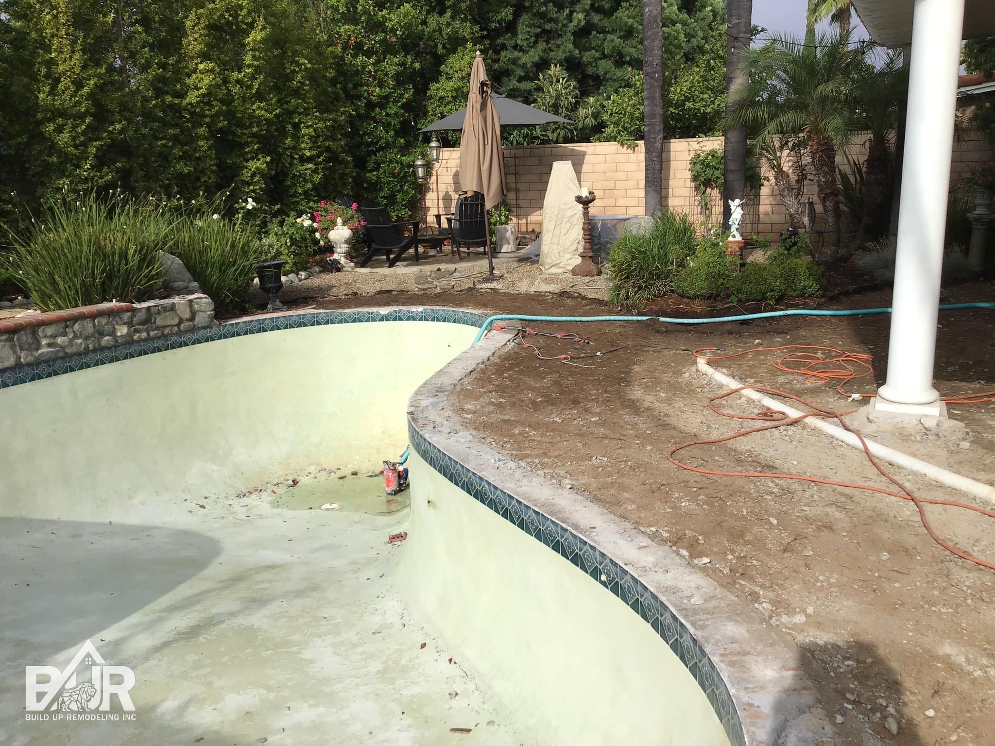 Existing Thousand Oaks pool before renovation